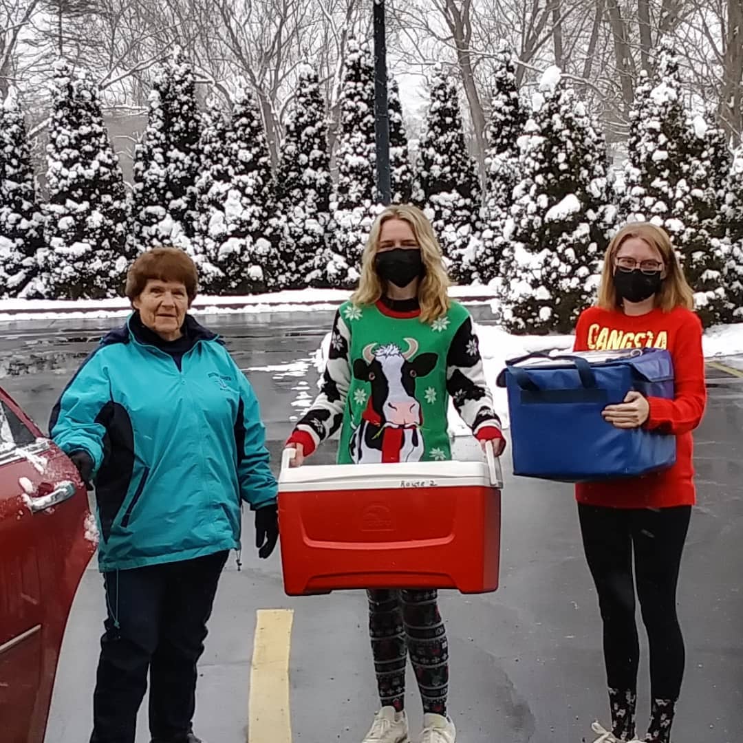 Randolph students deliver meals - Share the Love event Dec  8, 2021